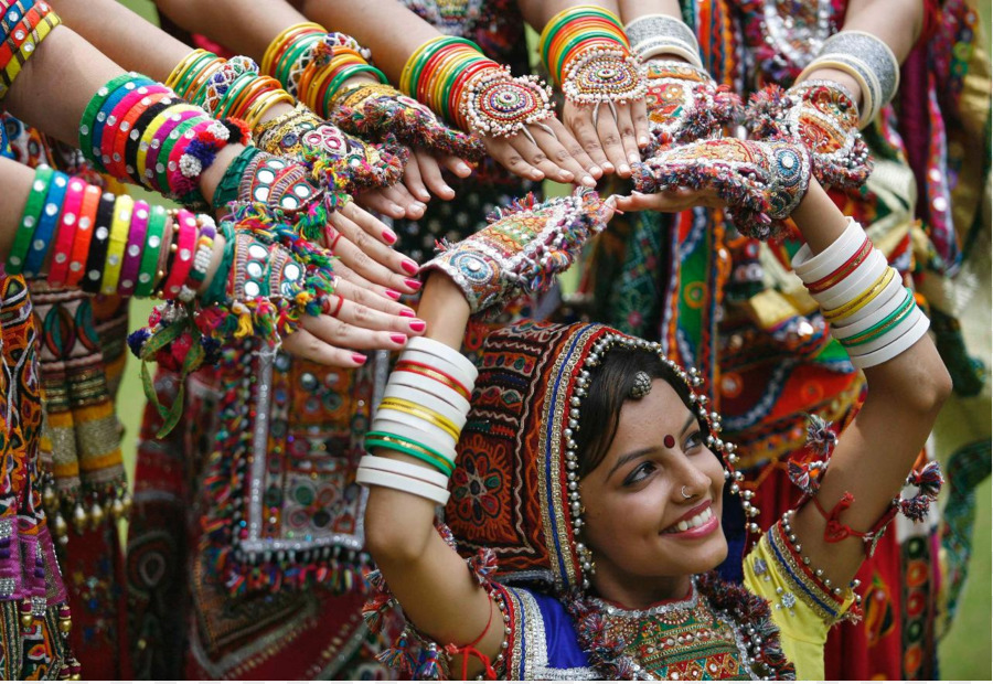 Gelang Berwarna Warni，Tradisional PNG